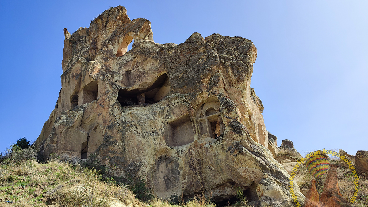 Rahibeler ve Rahipler Manastırı