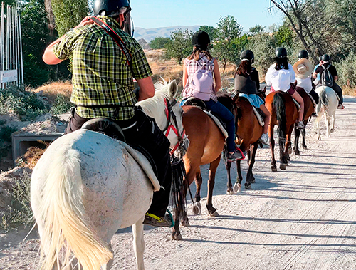 Kapadokya Vadilerinde At Binme